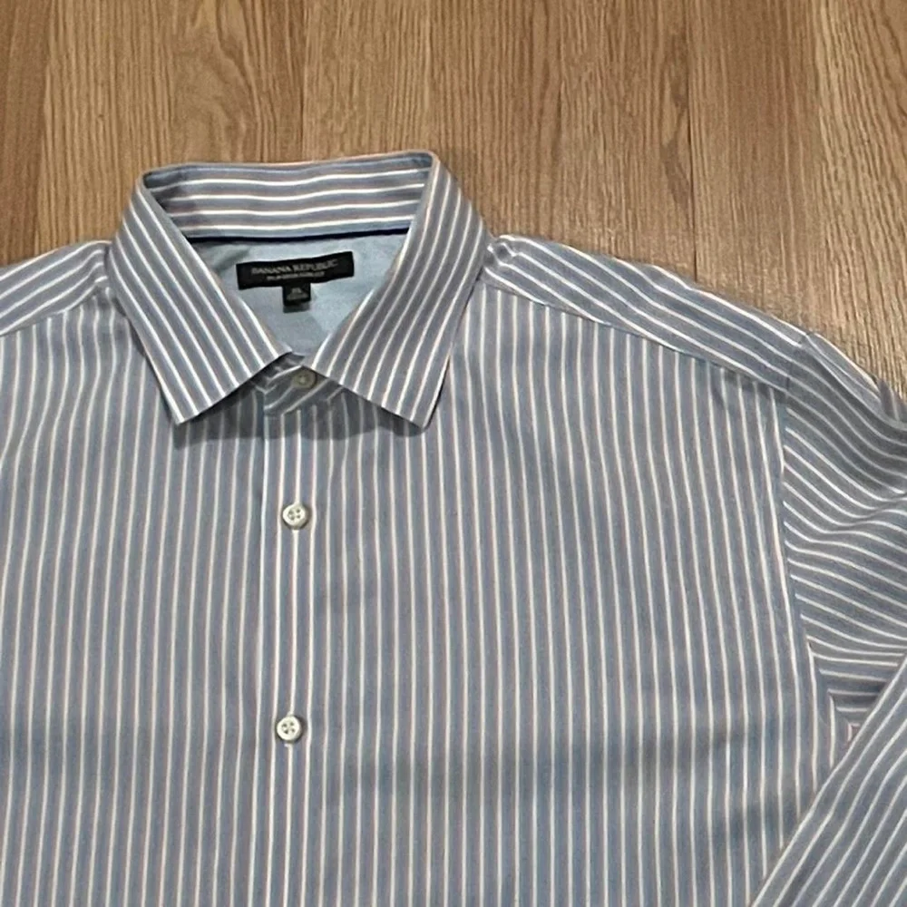 Banana Republic Men’s XL Long Sleeve Button Down Shirt Non-Iron Slim Fit Striped